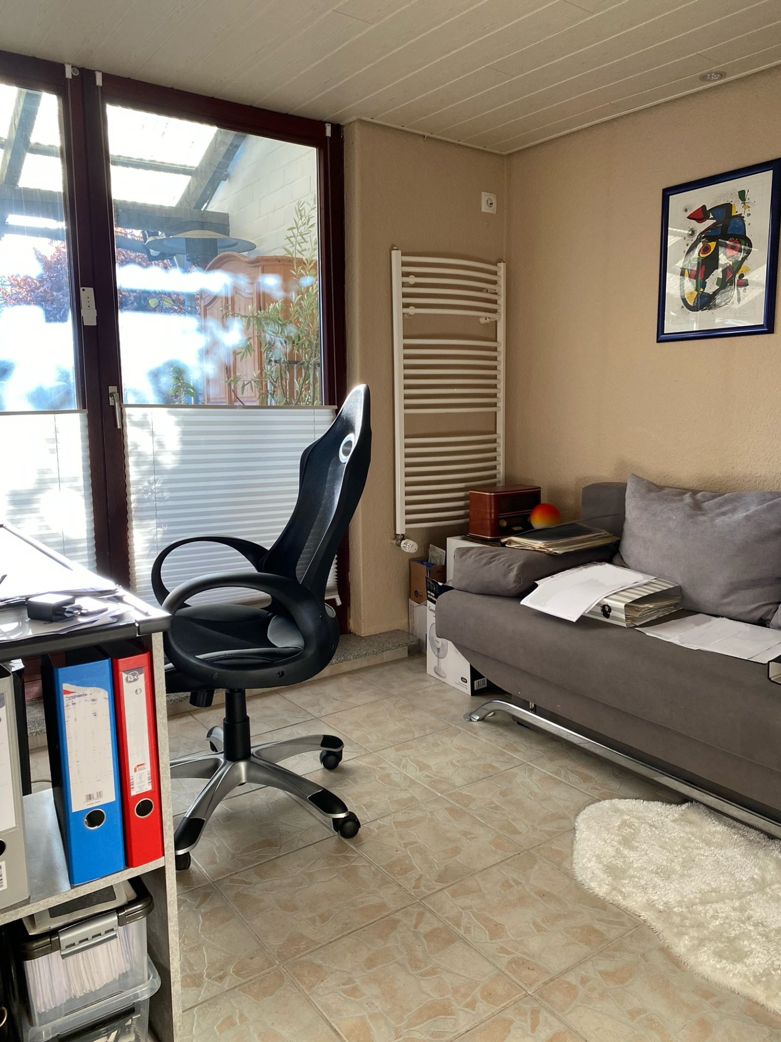 Freistehendes 1-2 Familienhaus mit großem Garten