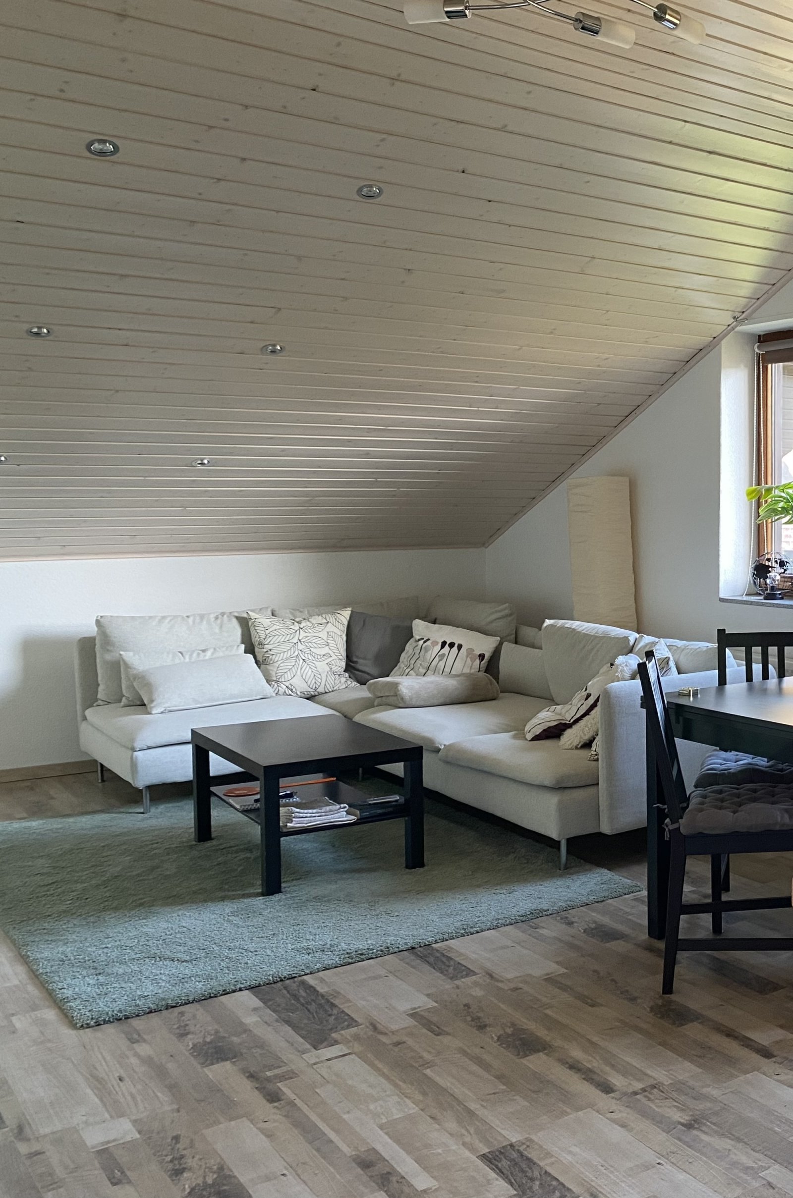 Freistehendes 1-2 Familienhaus mit großem Garten