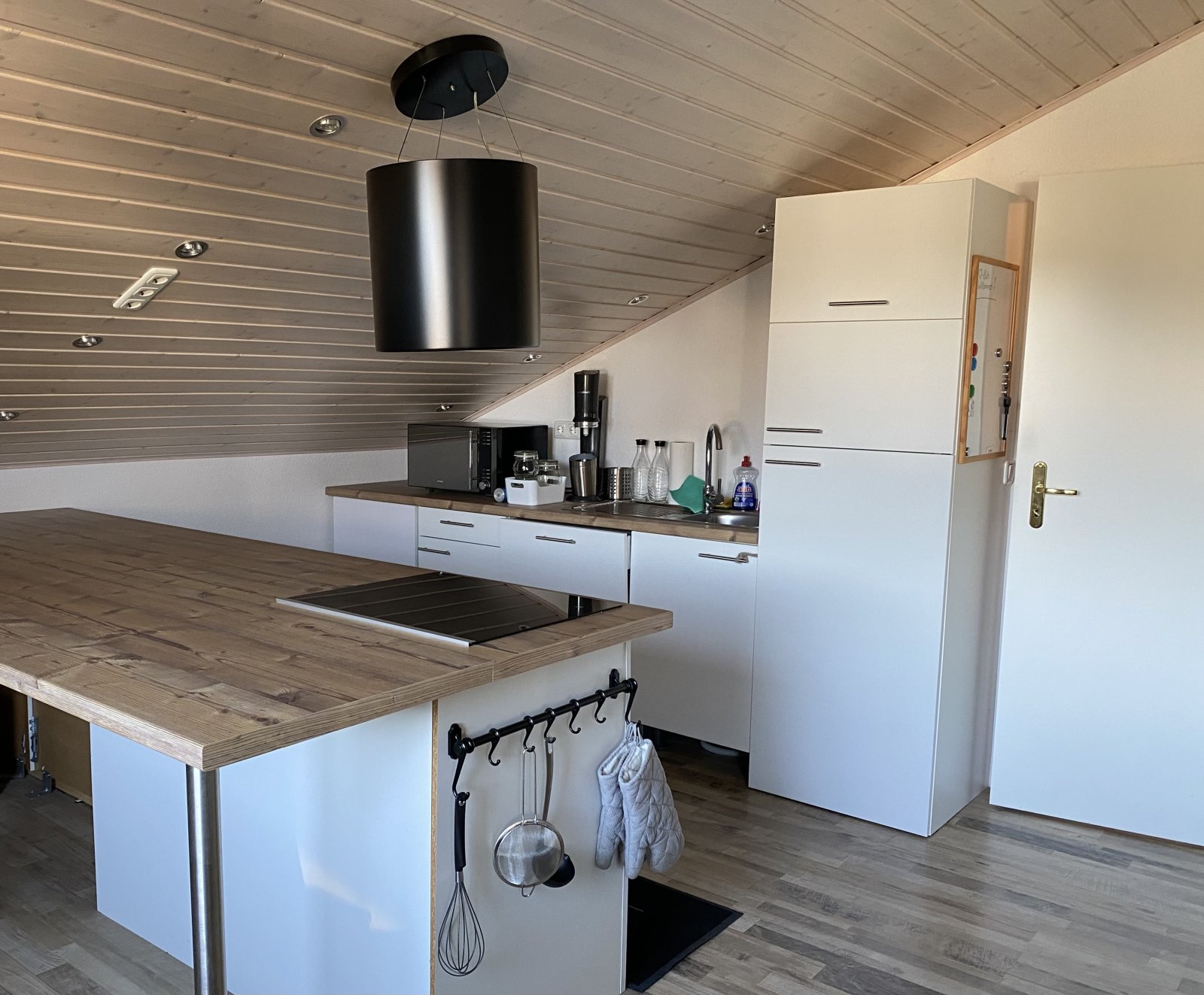 Freistehendes 1-2 Familienhaus mit großem Garten