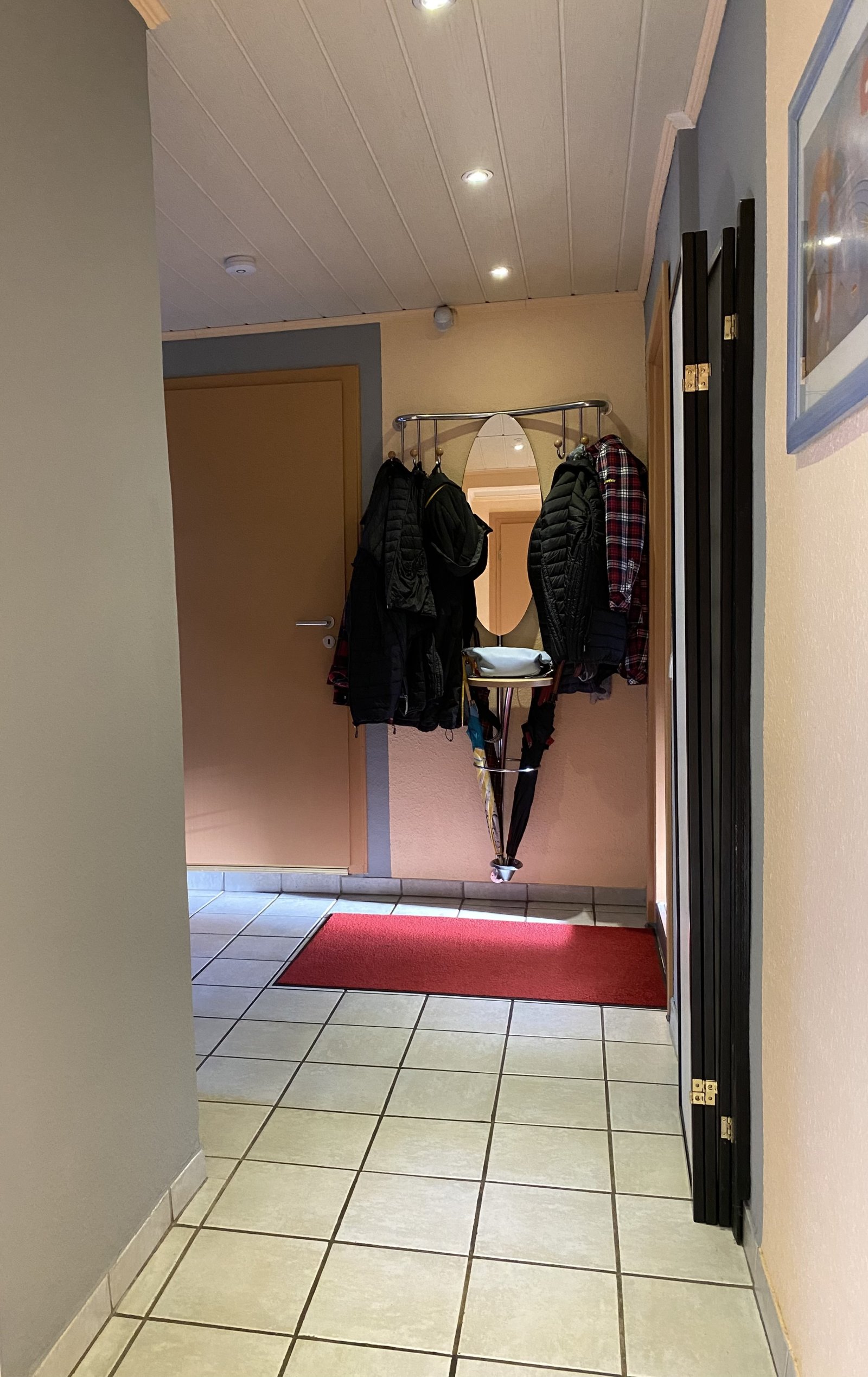 Freistehendes 1-2 Familienhaus mit großem Garten