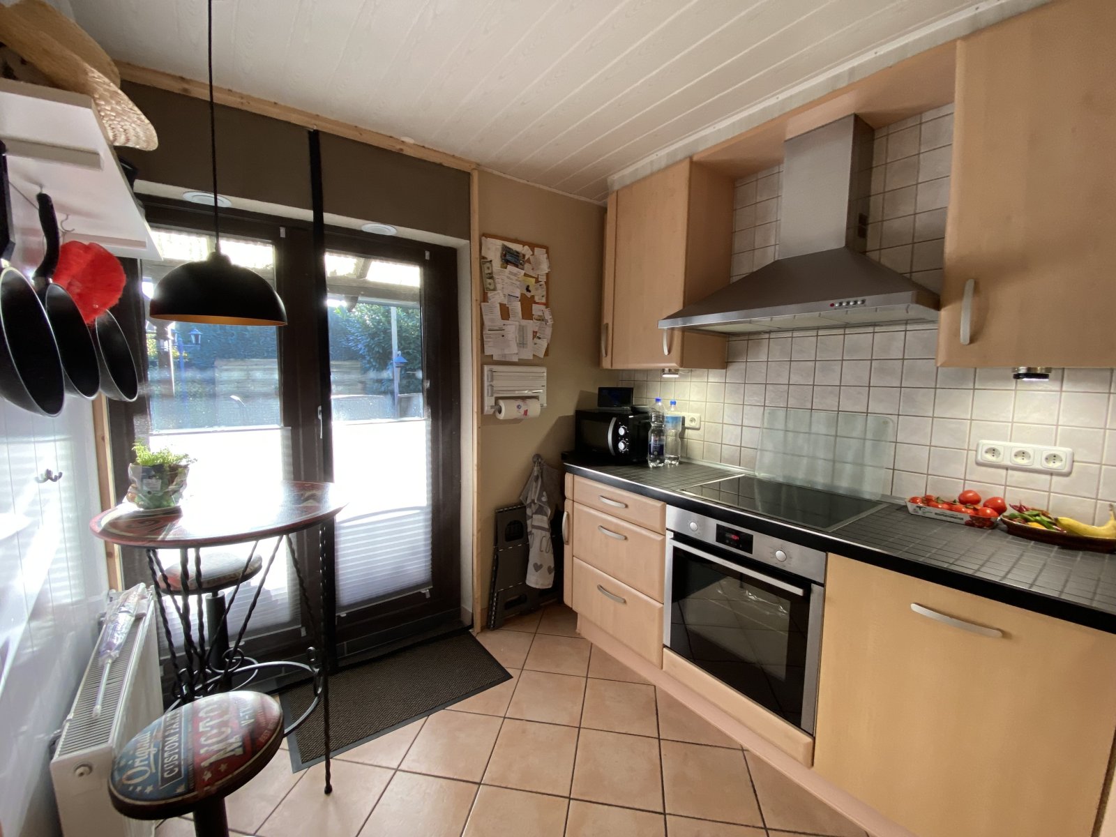 Freistehendes 1-2 Familienhaus mit großem Garten