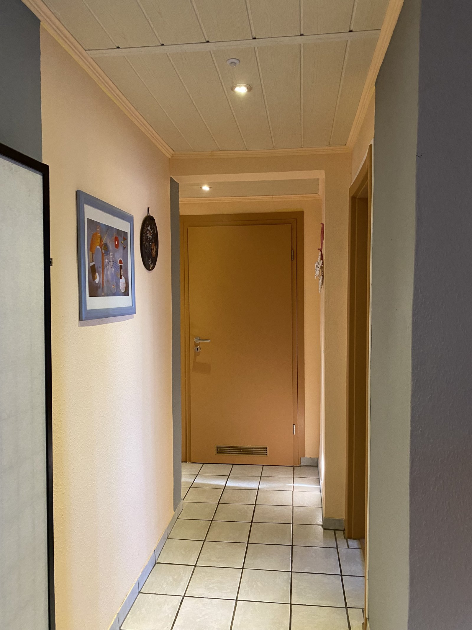 Freistehendes 1-2 Familienhaus mit großem Garten