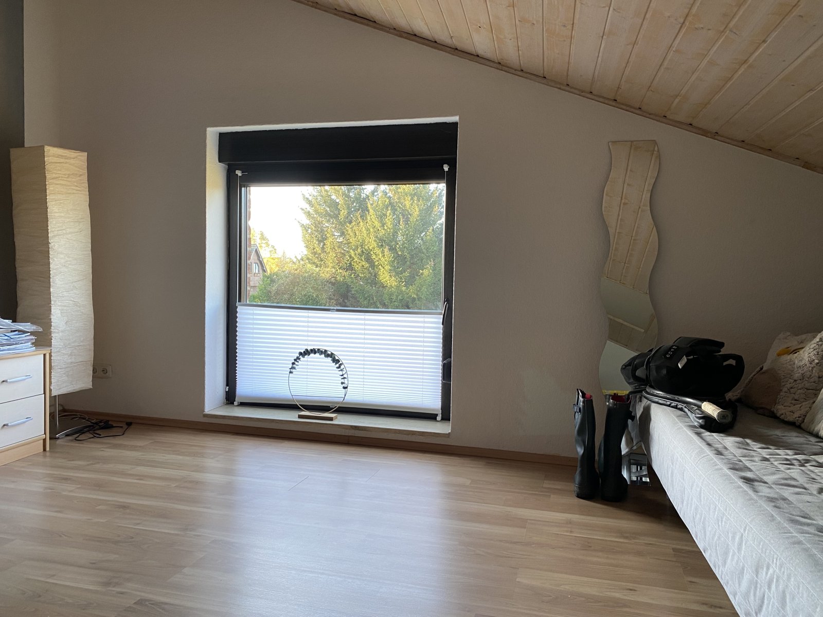 Freistehendes 1-2 Familienhaus mit großem Garten