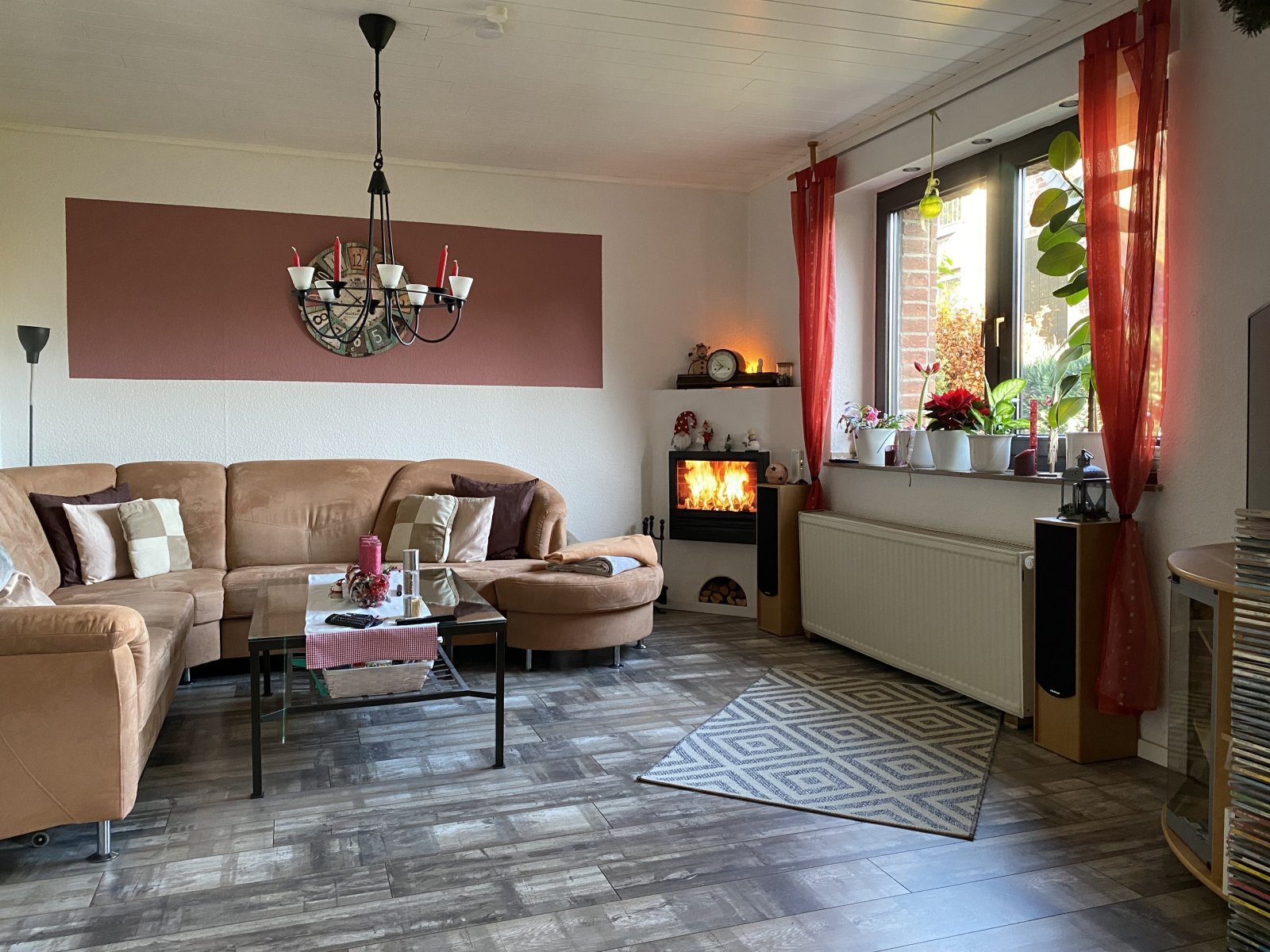 Freistehendes 1-2 Familienhaus mit großem Garten