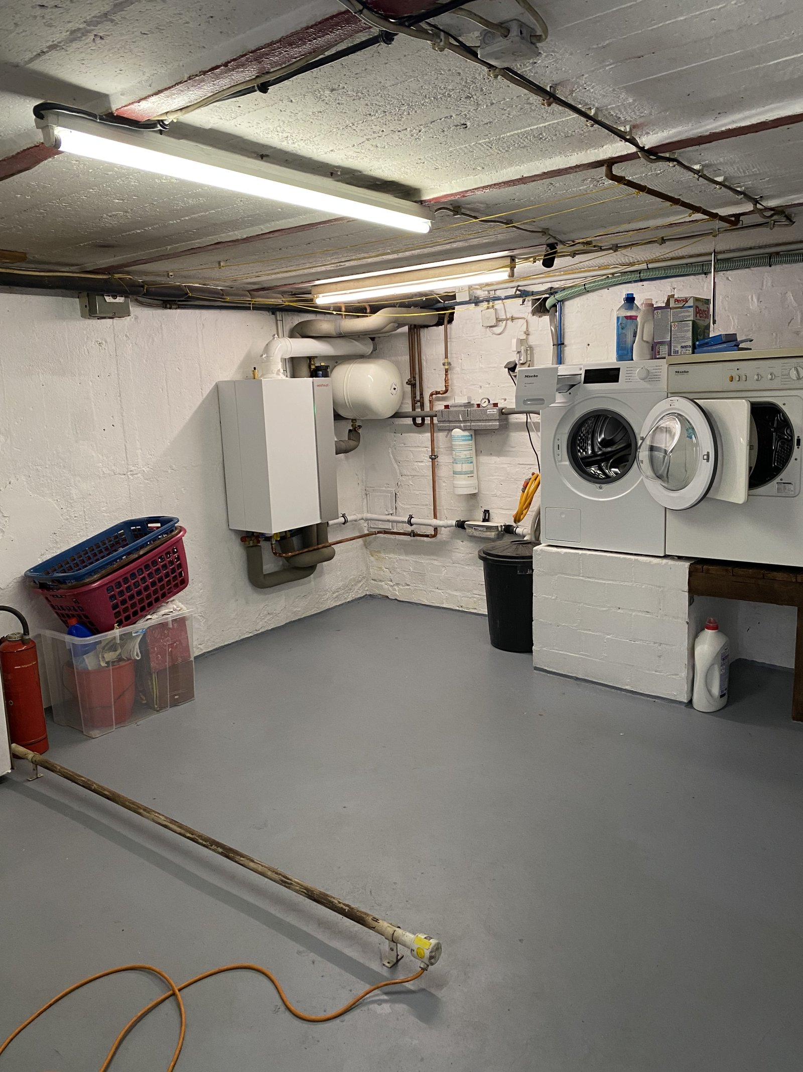 Freistehendes 1-2 Familienhaus mit großem Garten