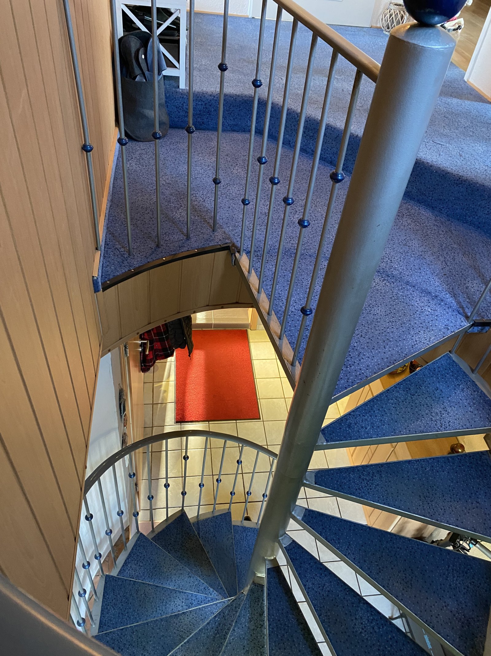 Freistehendes 1-2 Familienhaus mit großem Garten