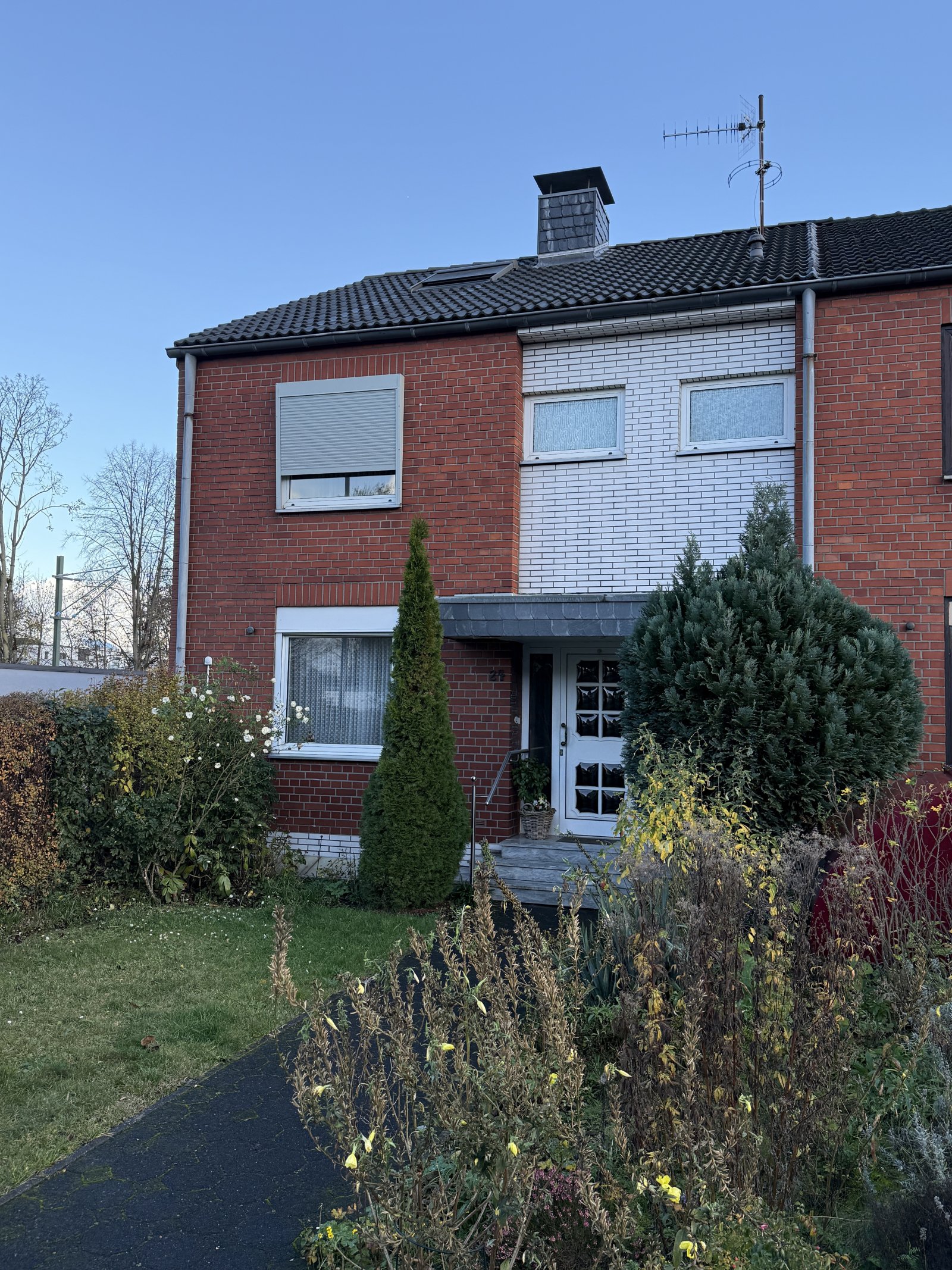 Reihenendhaus - Garten, Terrasse, Garage - mit Entwicklungspotential 