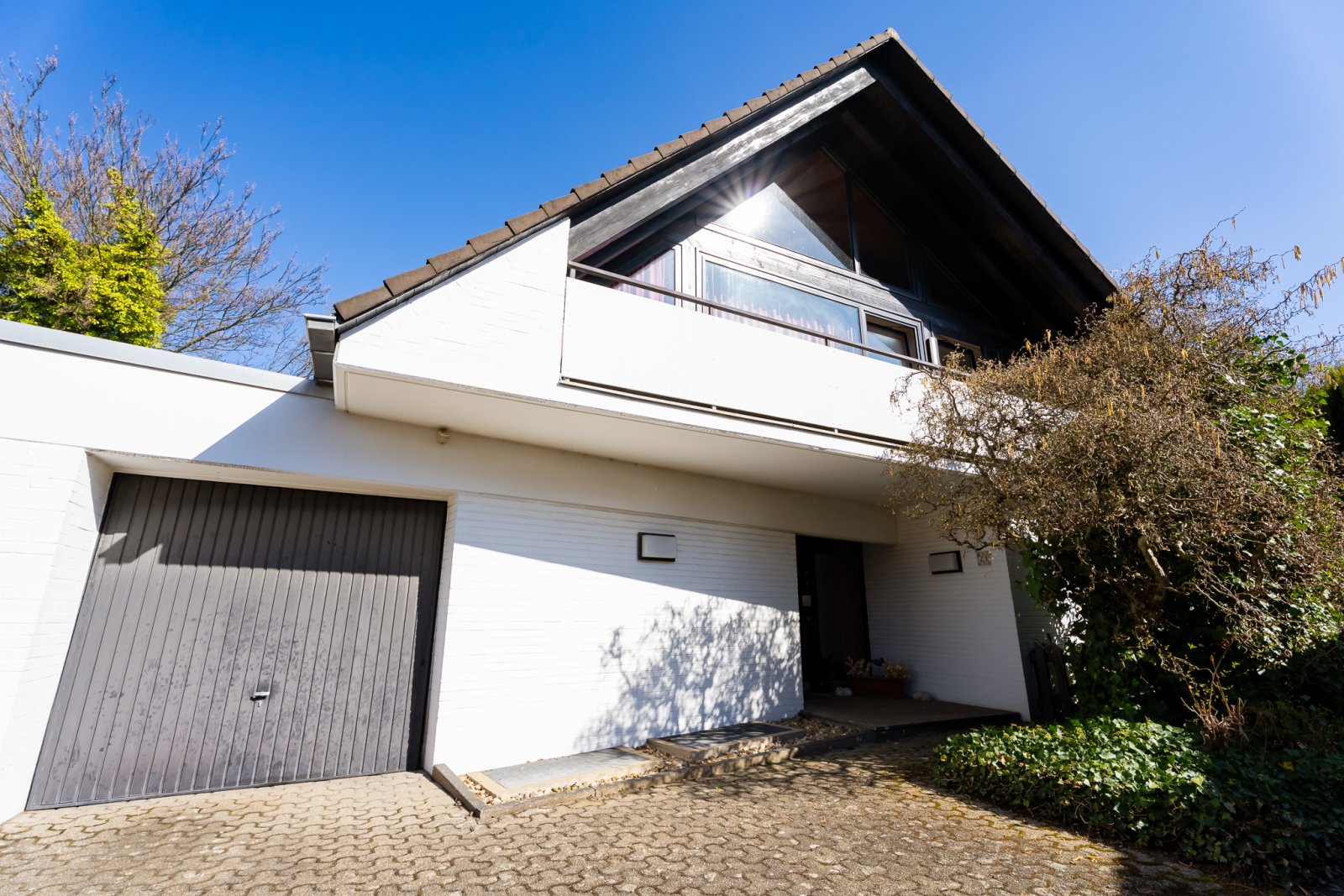 freistehendes 1FH - Kaarst - außergewöhnlich, großzügig, Doppelgarage  