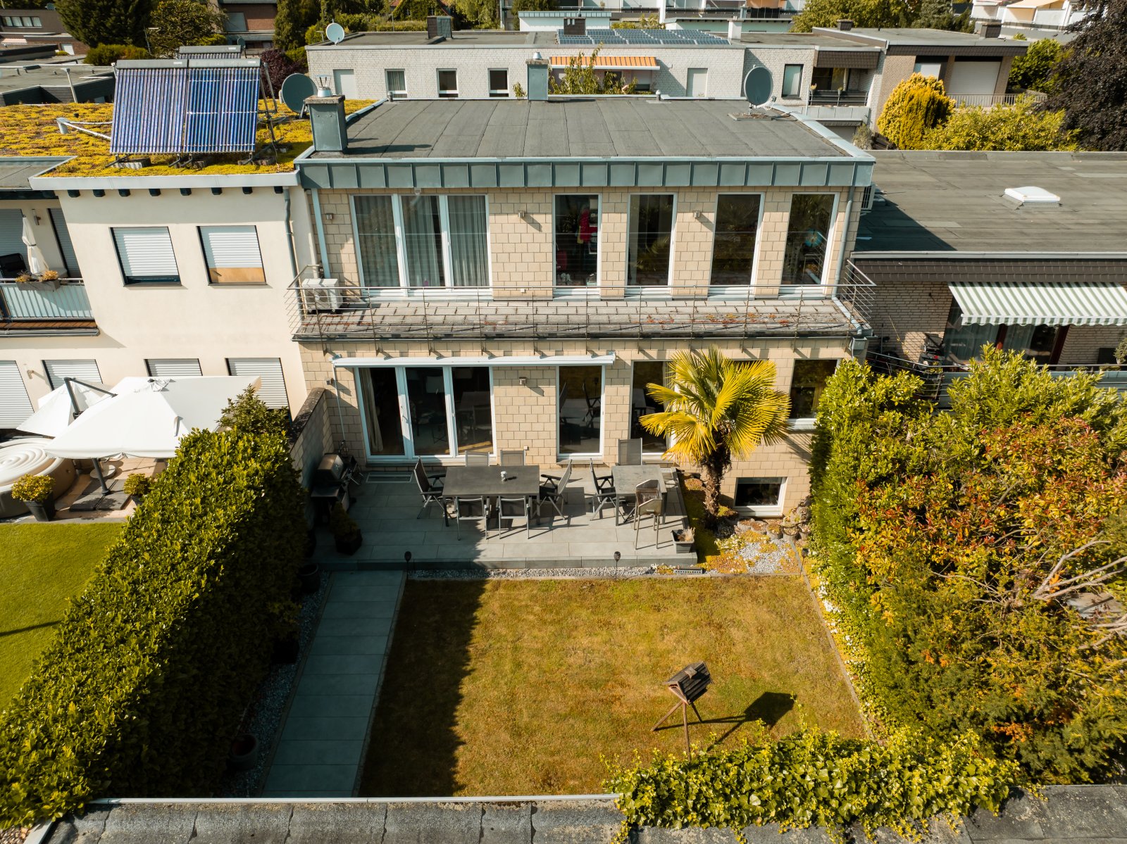 Stilvolles Reihenmittelhaus in Kaarst – Komfort und Eleganz mit Doppelgarage und Südlage