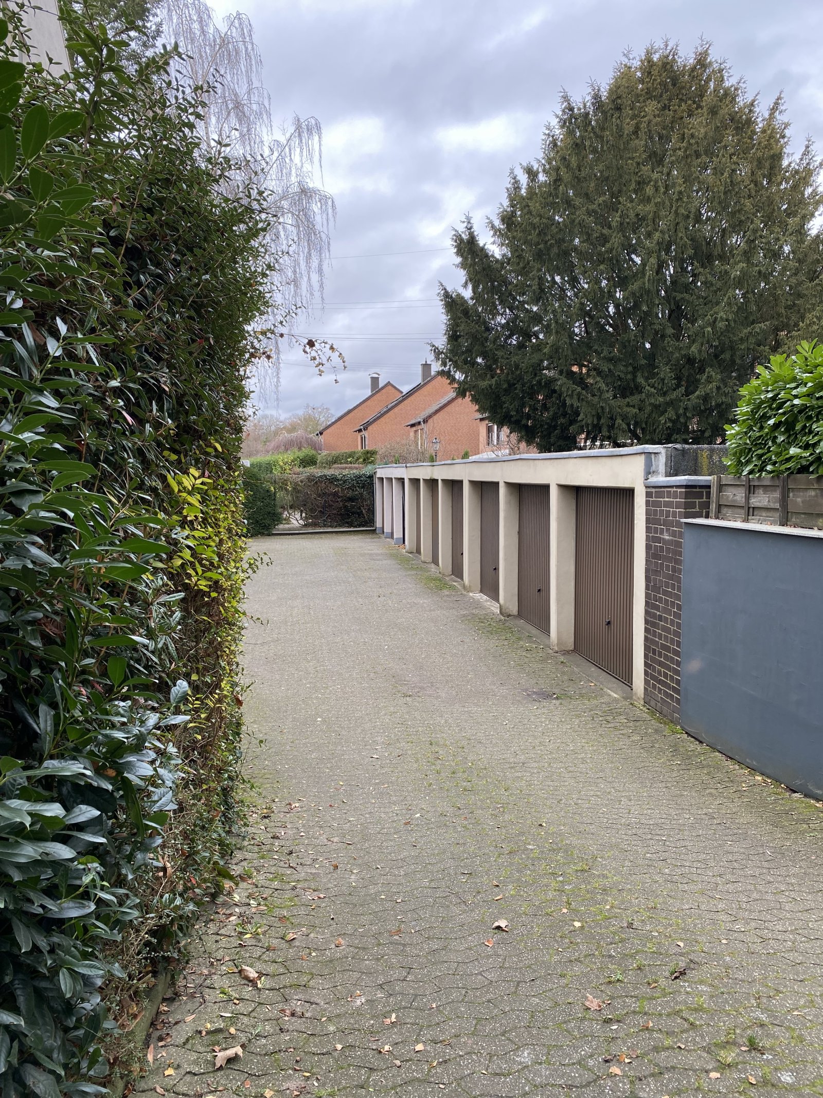EG-Wohnung - mit zusätzlicher Mansarde im DG und Garage in Düsseldorf Itter