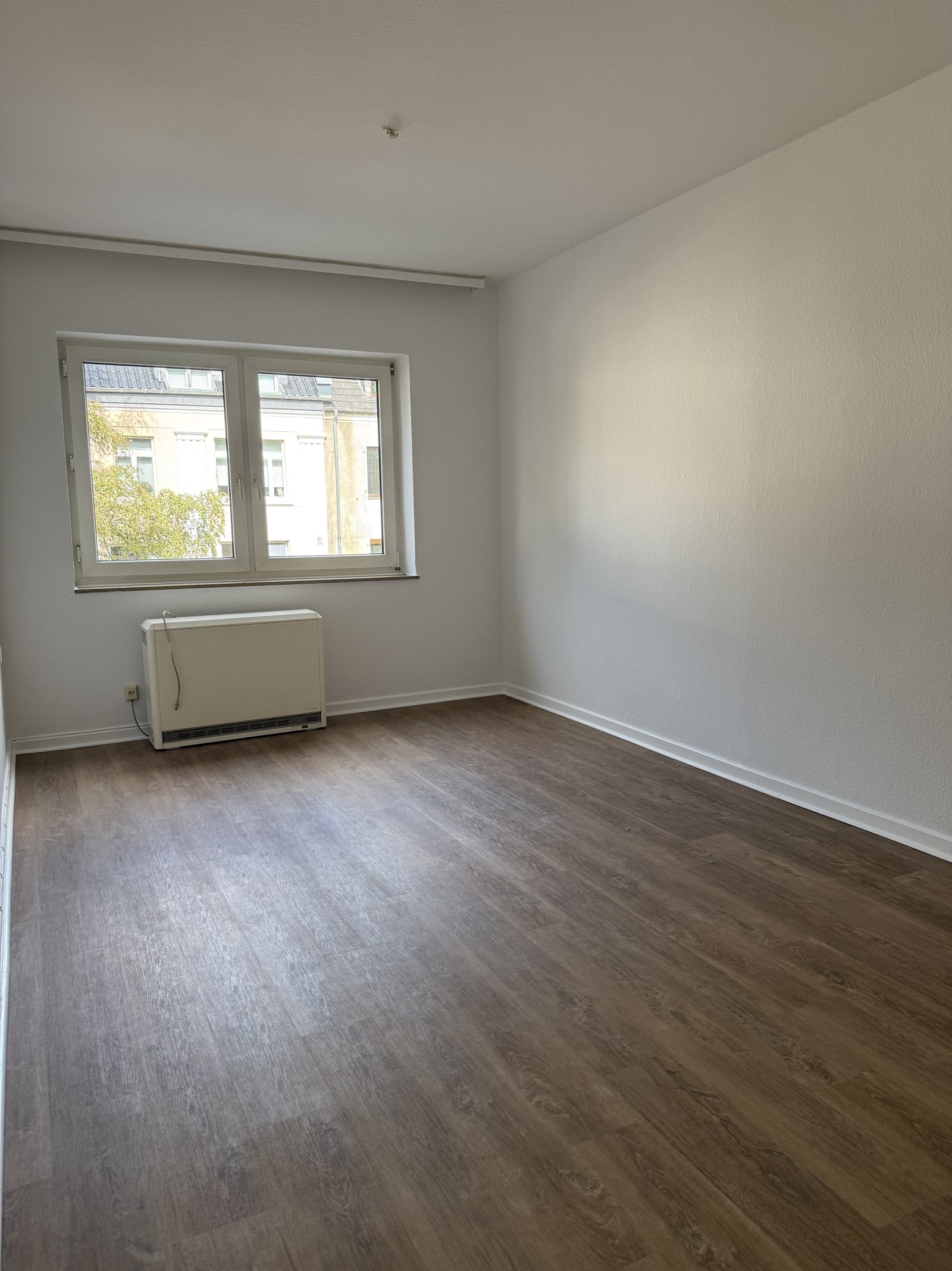 MFH - 5 WE - Garage - Garten - in Neuss-Weissenberg