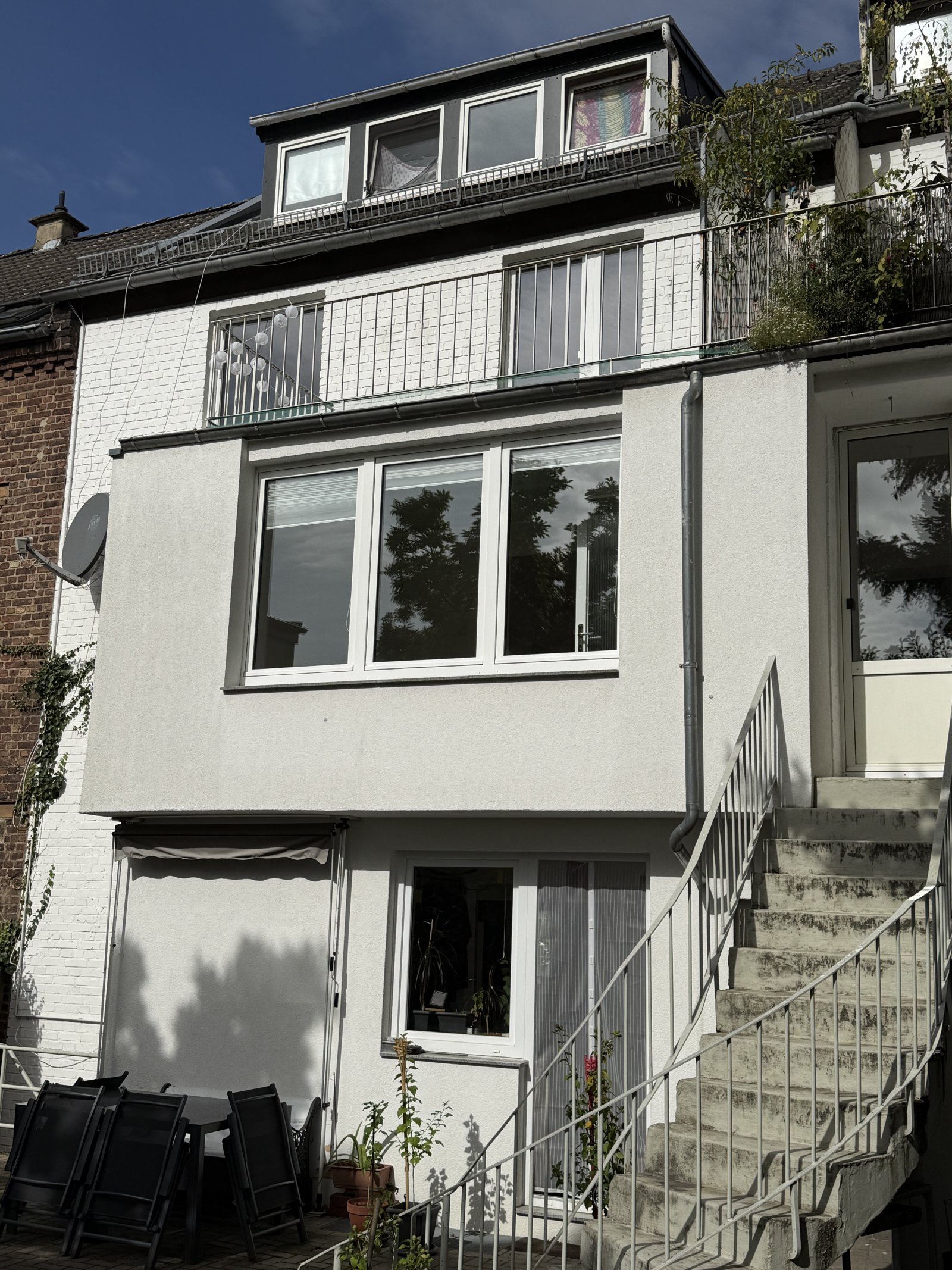 MFH - 5 WE - Garage - Garten - in Neuss-Weissenberg