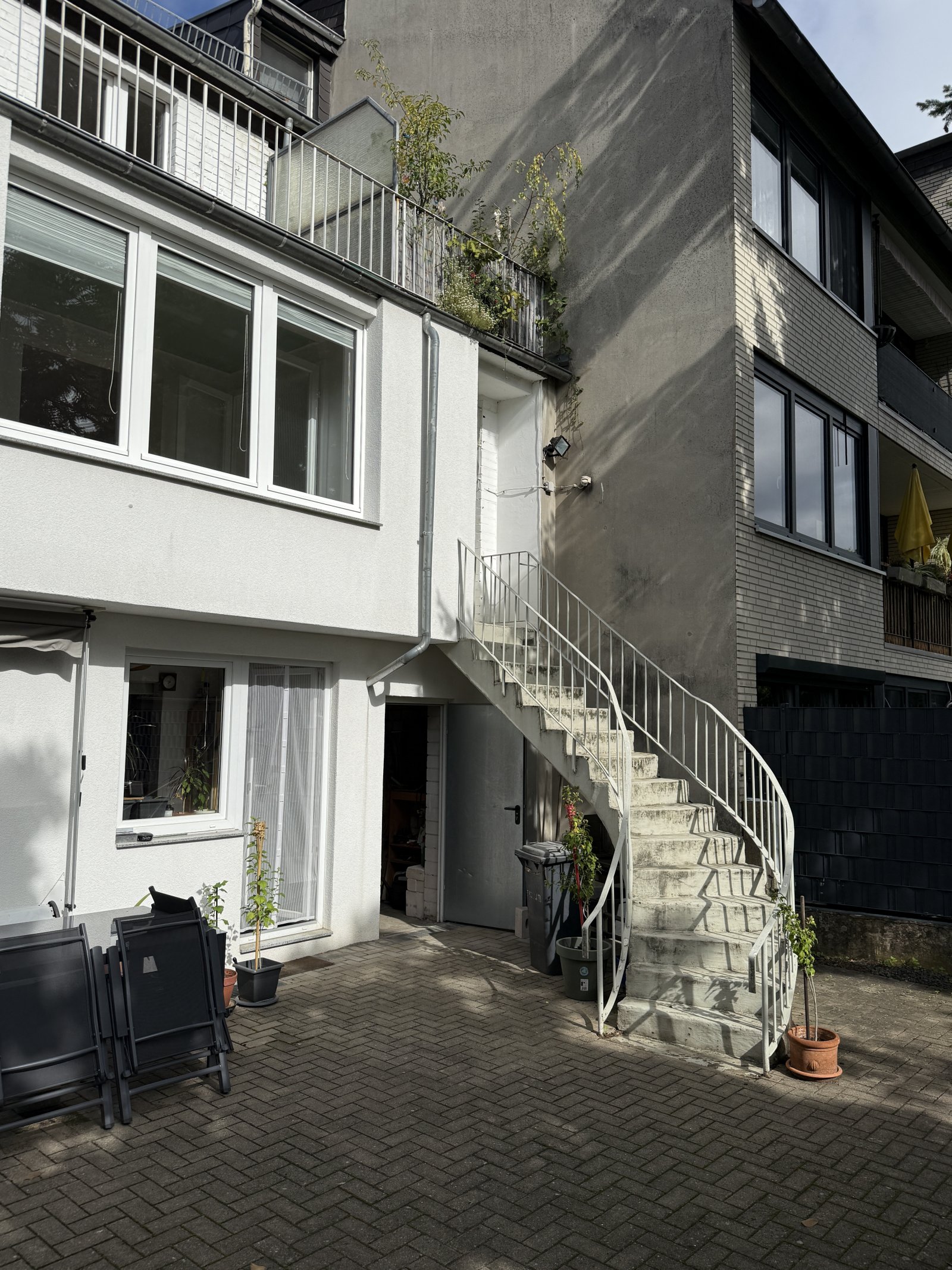 MFH - 5 WE - Garage - Garten - in Neuss-Weissenberg