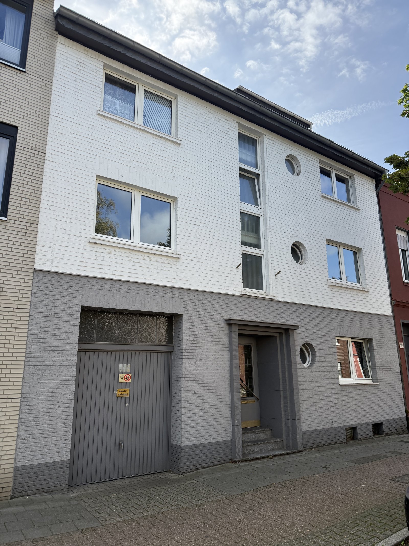 MFH - 5 WE - Garage - Garten - in Neuss-Weissenberg 