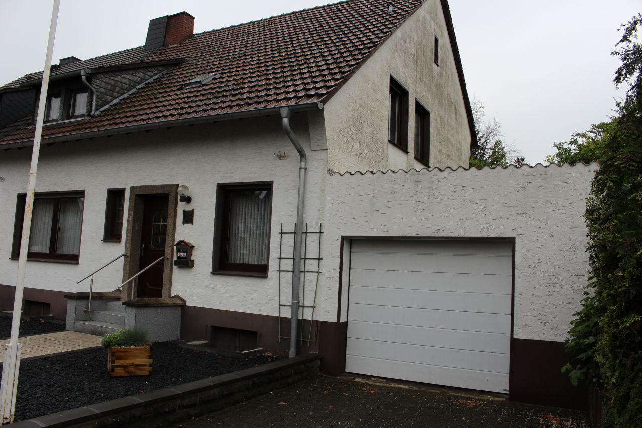Rommerskirchen: 1-2 FH, großer Garten, Garage 