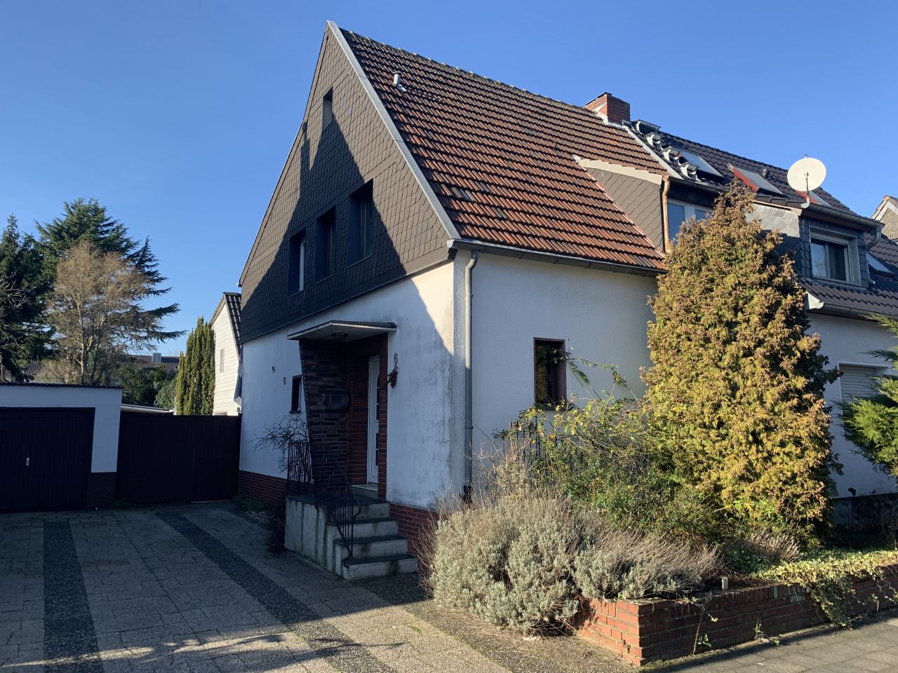 Kaarst: 2FH, DHH, Mehrgenerationenhaus, Kaarst, zentral gelegen, großes Grundstück 