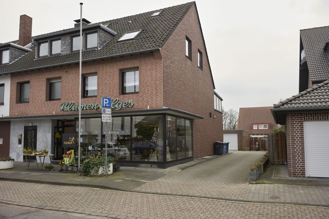 Kaarst: Wohngeschäftshaus, 2-3 FH, Arbeiten und Wohnen unter einem Dach 