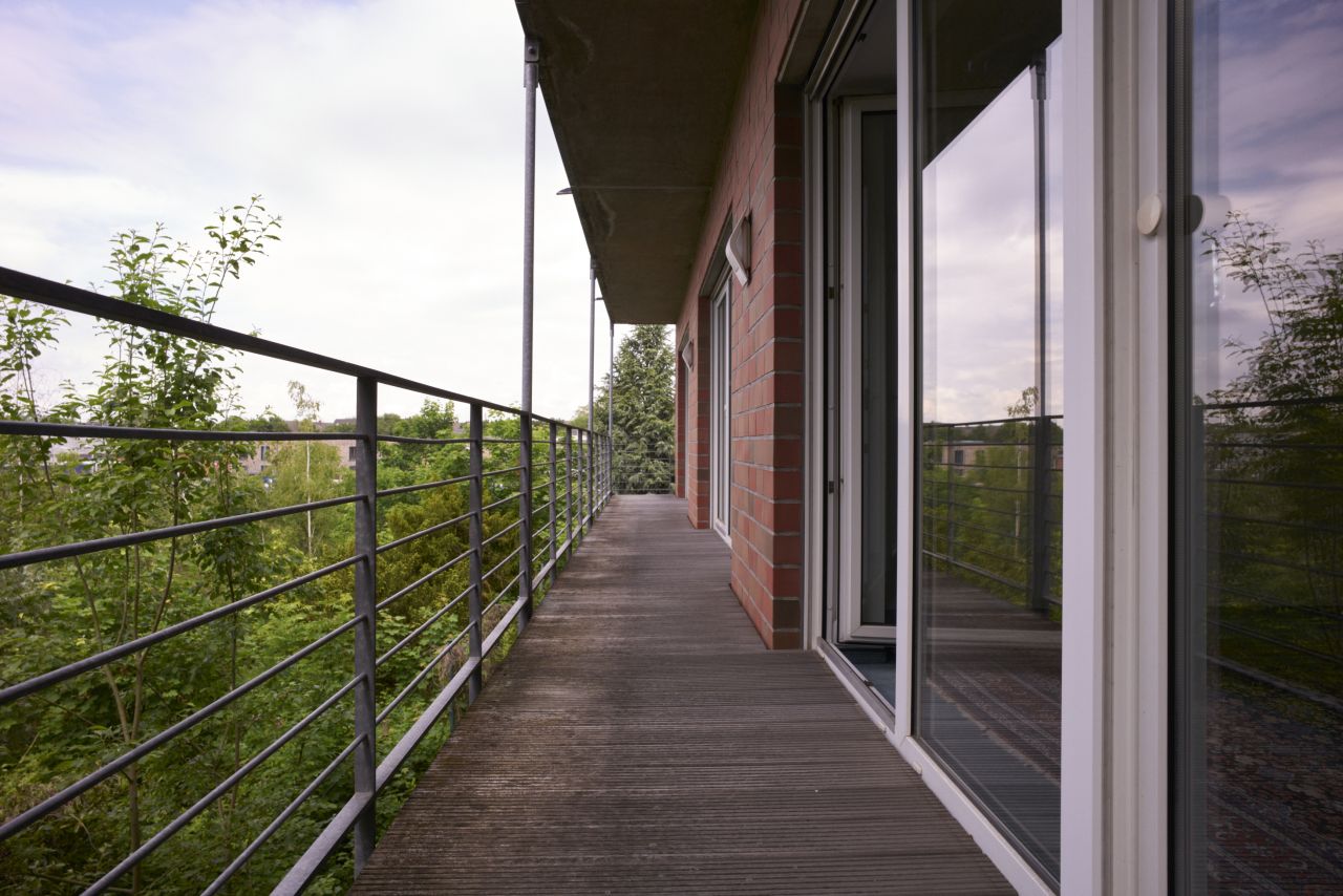 Kaarst: Bürogebäude mit zusätzlichem Baugrundstück 