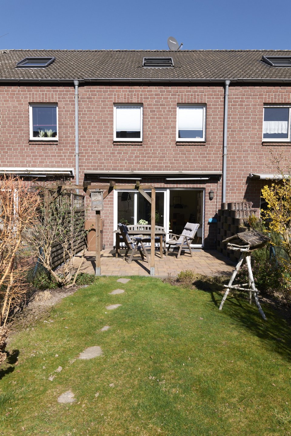 Neuss: Reihenmittelhaus Neuss Hoisten, 5 Zimmer, ideal für die junge Familie 