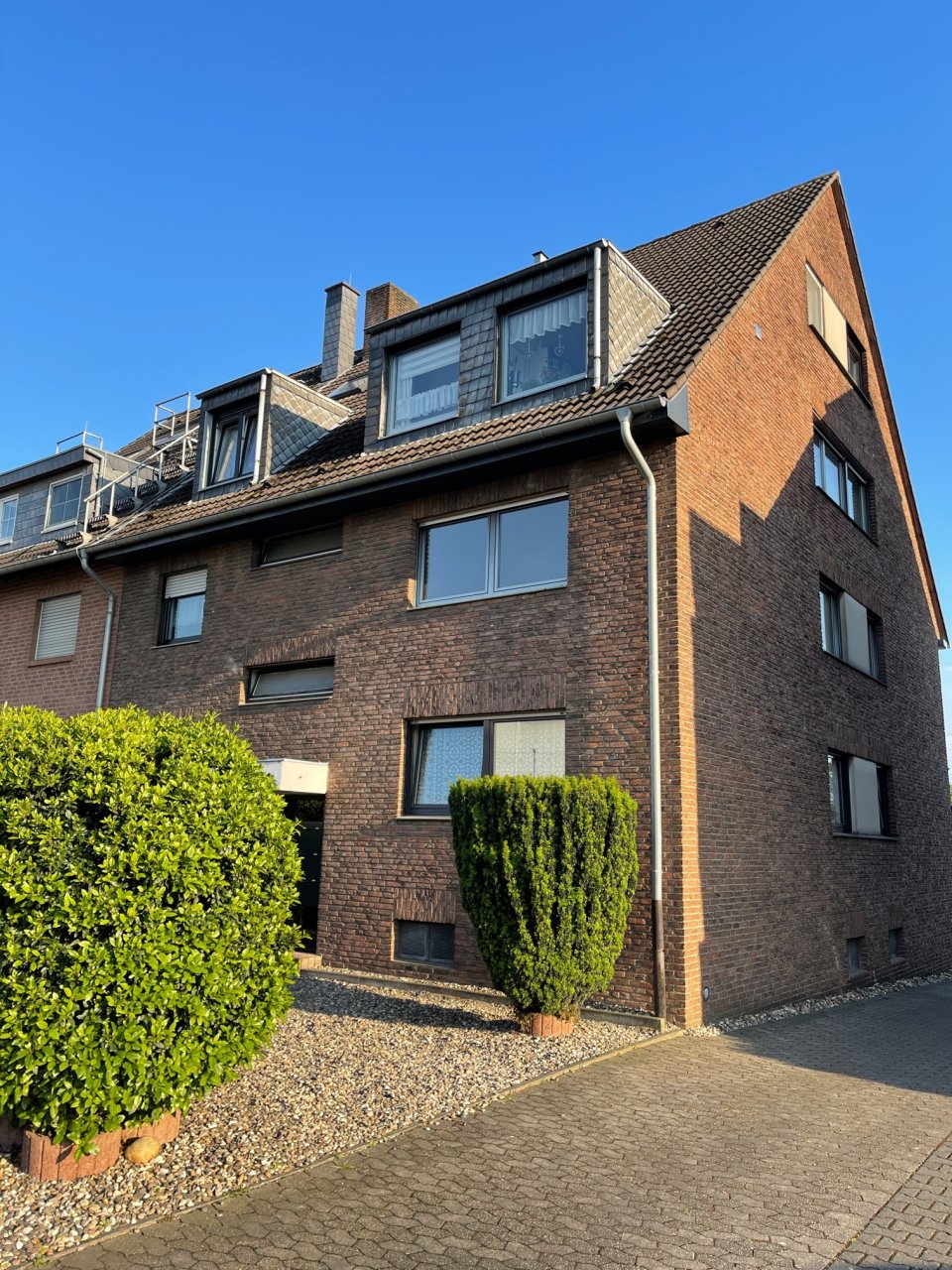 Kaarst: 3 Zimmer, KDB, Garage, Balkon, Südausrichtung 