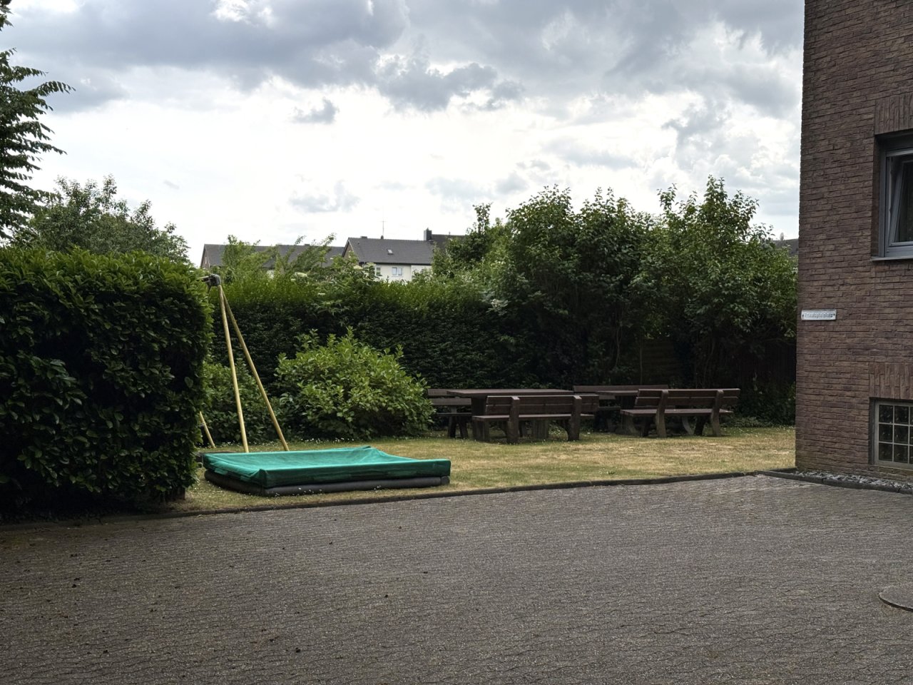Spielplatz hinter dem Haus
