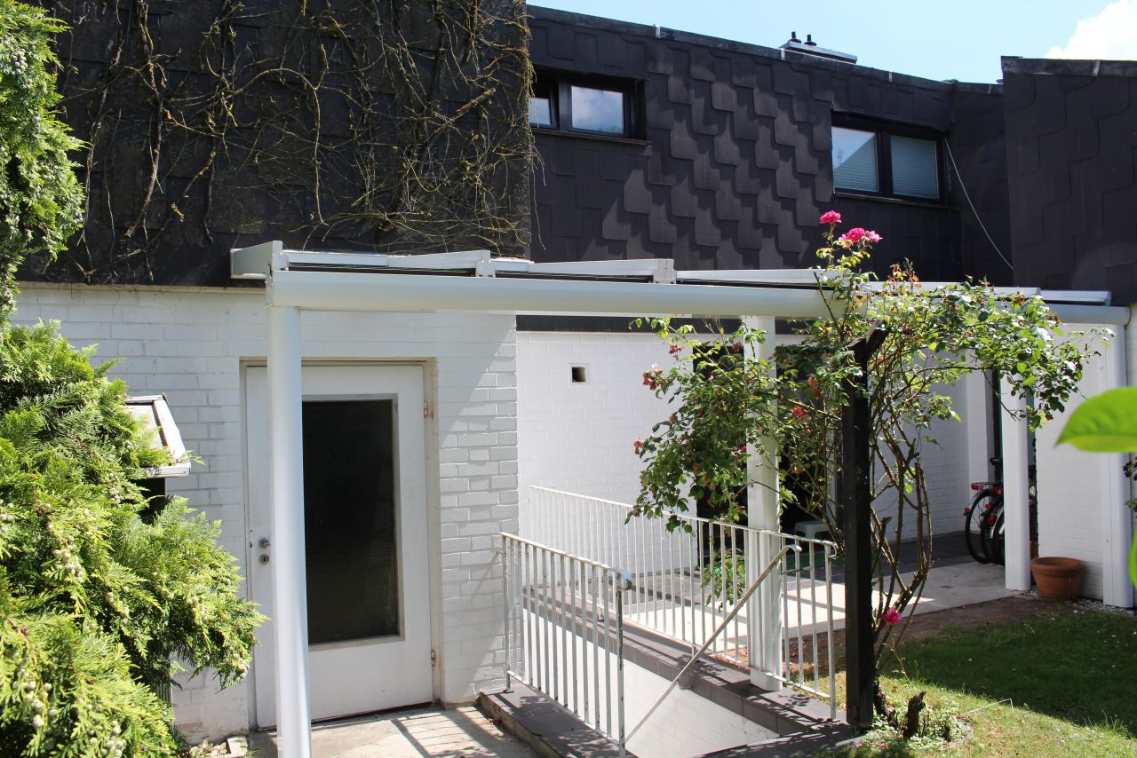 Kaarst: DHH, Architektenhaus, ruhige zentrale Lage, ideal für Familien, wohnen und arbeiten unter einem Dach 