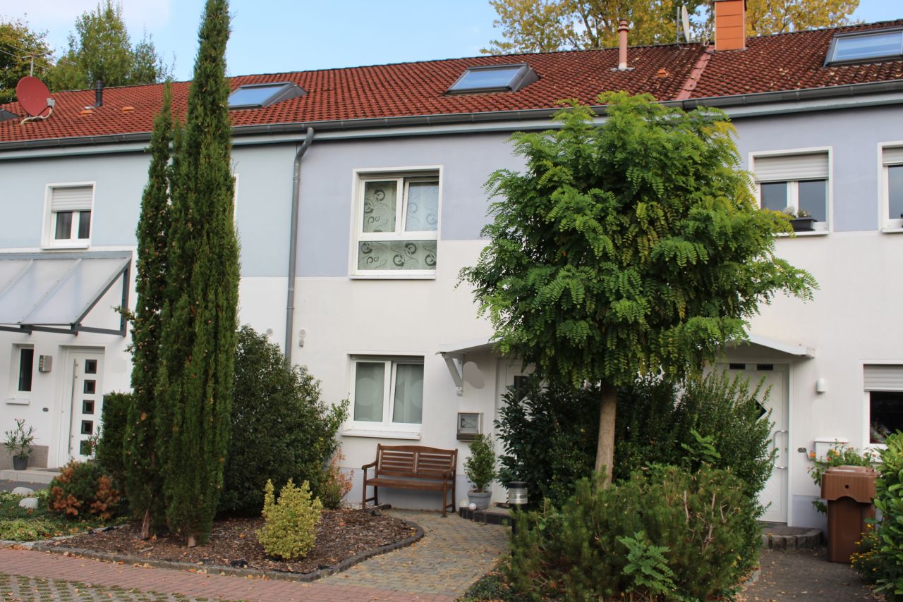 Neuss: Weckhoven, Reihenmittelhaus, Anliegerstraße, Familienfreundlich 