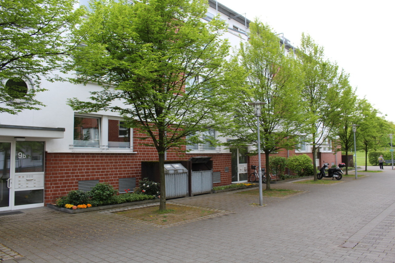 Kaarst: Direkt am Stadtpark, zentral und trotzdem herrlich ruhig, 3 ZKDB, G-WC, Balkon, Fahrstuhl, TG-PLatz 