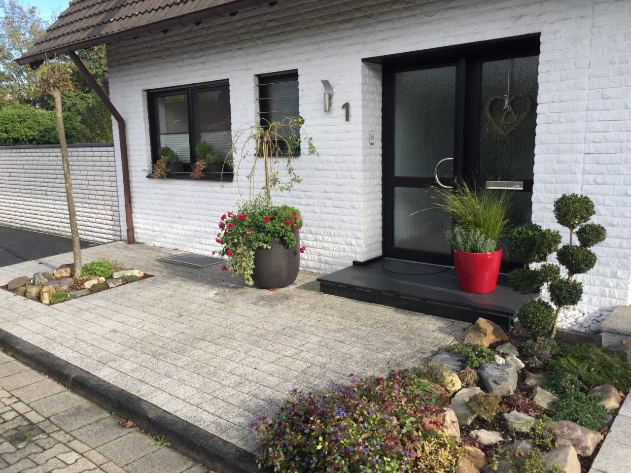 Kaarst: Großzügige DHH, herrlich gelegen, sehr schöner Garten, 2 Garagen 