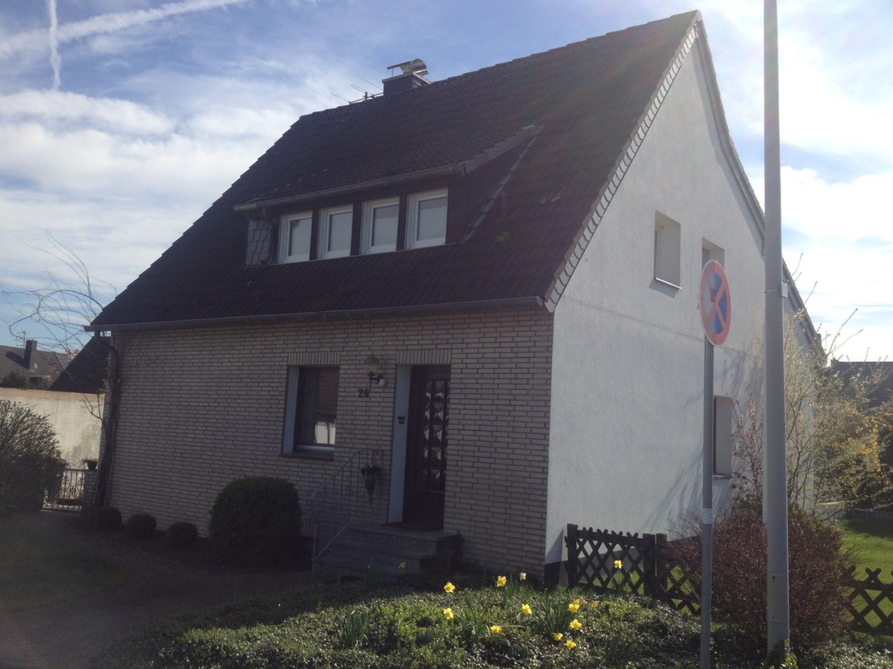 Grevenbroich: Freistehendes 1FH, toll saniert, großzügig angelegt, Teich 